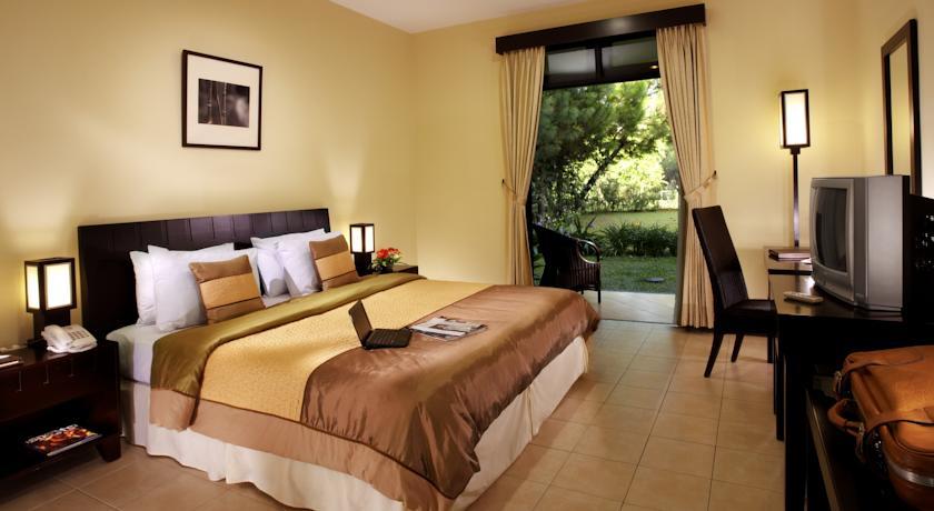 Puteri Gunung Hotel Lembang Buitenkant foto