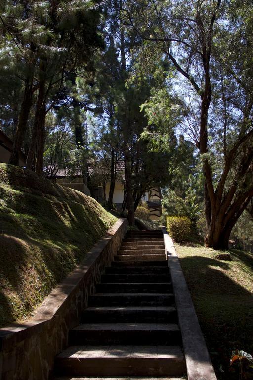 Puteri Gunung Hotel Lembang Buitenkant foto