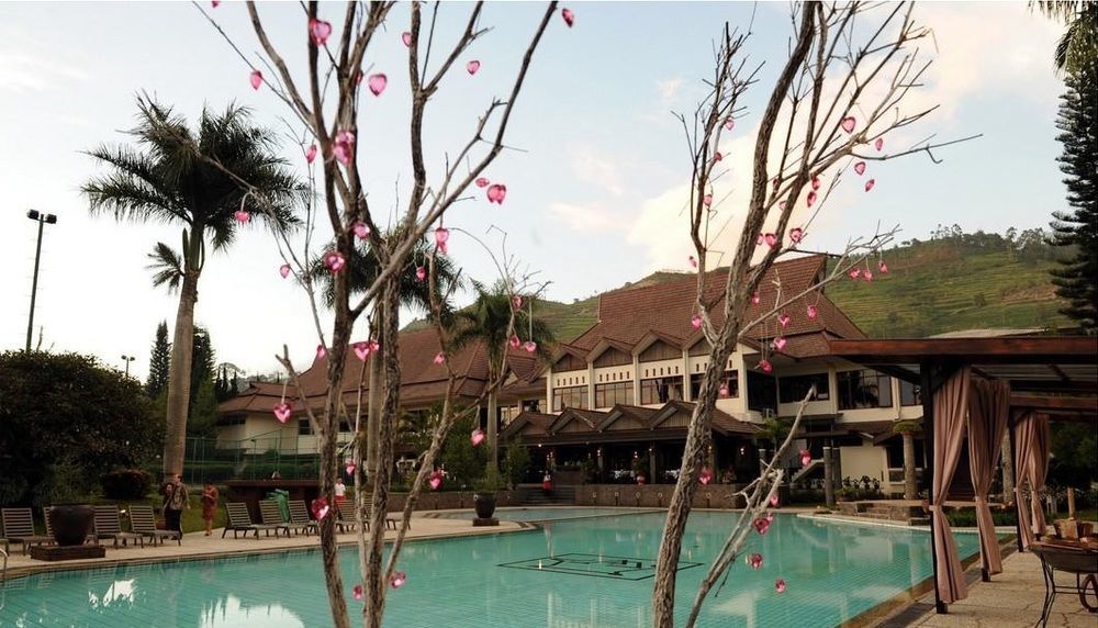 Puteri Gunung Hotel Lembang Buitenkant foto