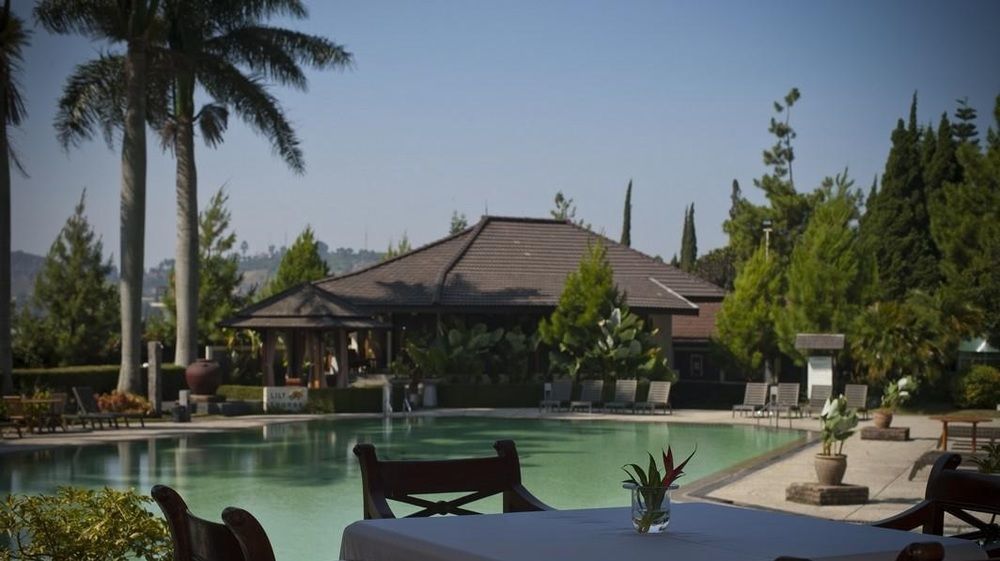 Puteri Gunung Hotel Lembang Buitenkant foto