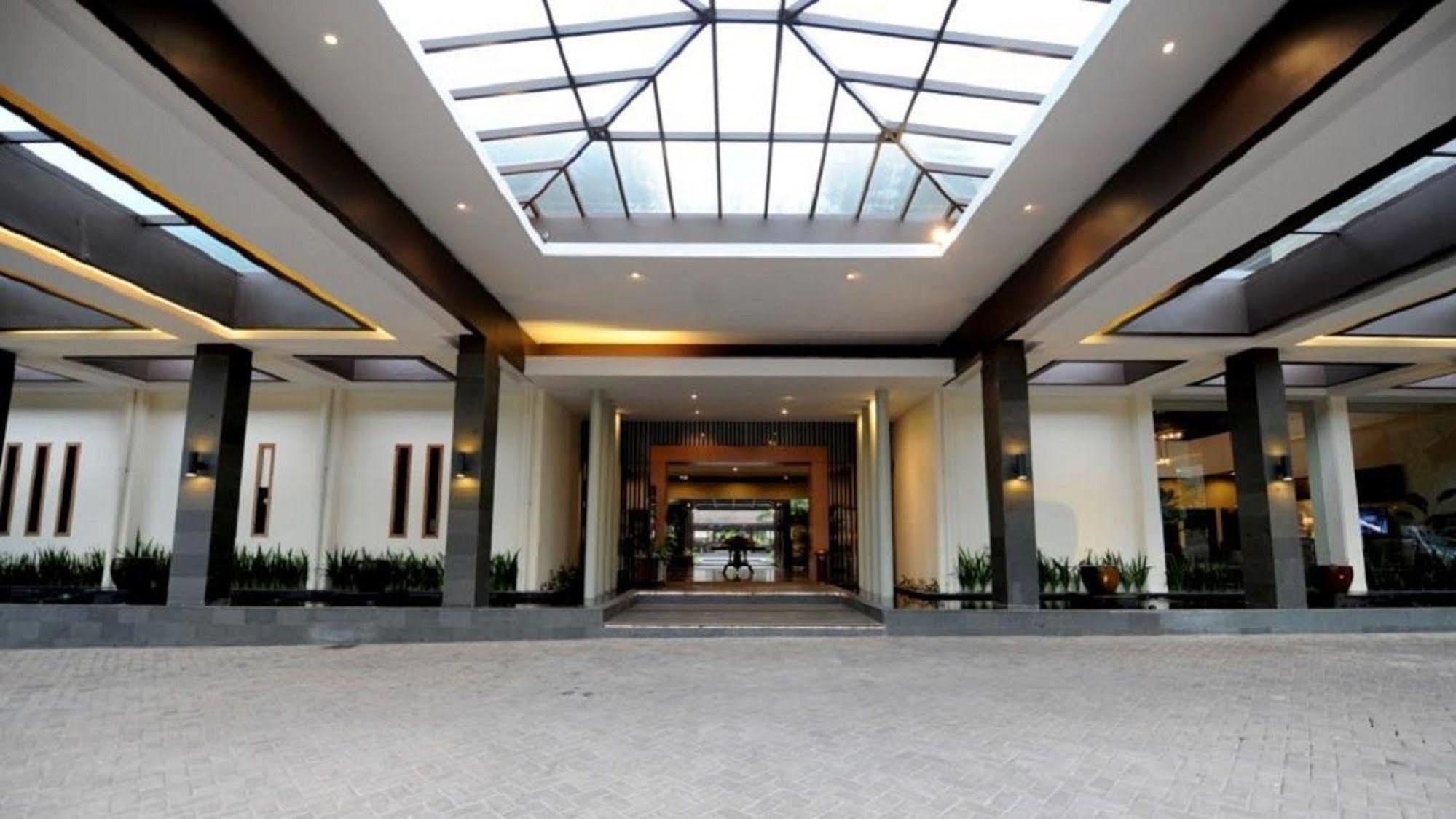 Puteri Gunung Hotel Lembang Buitenkant foto