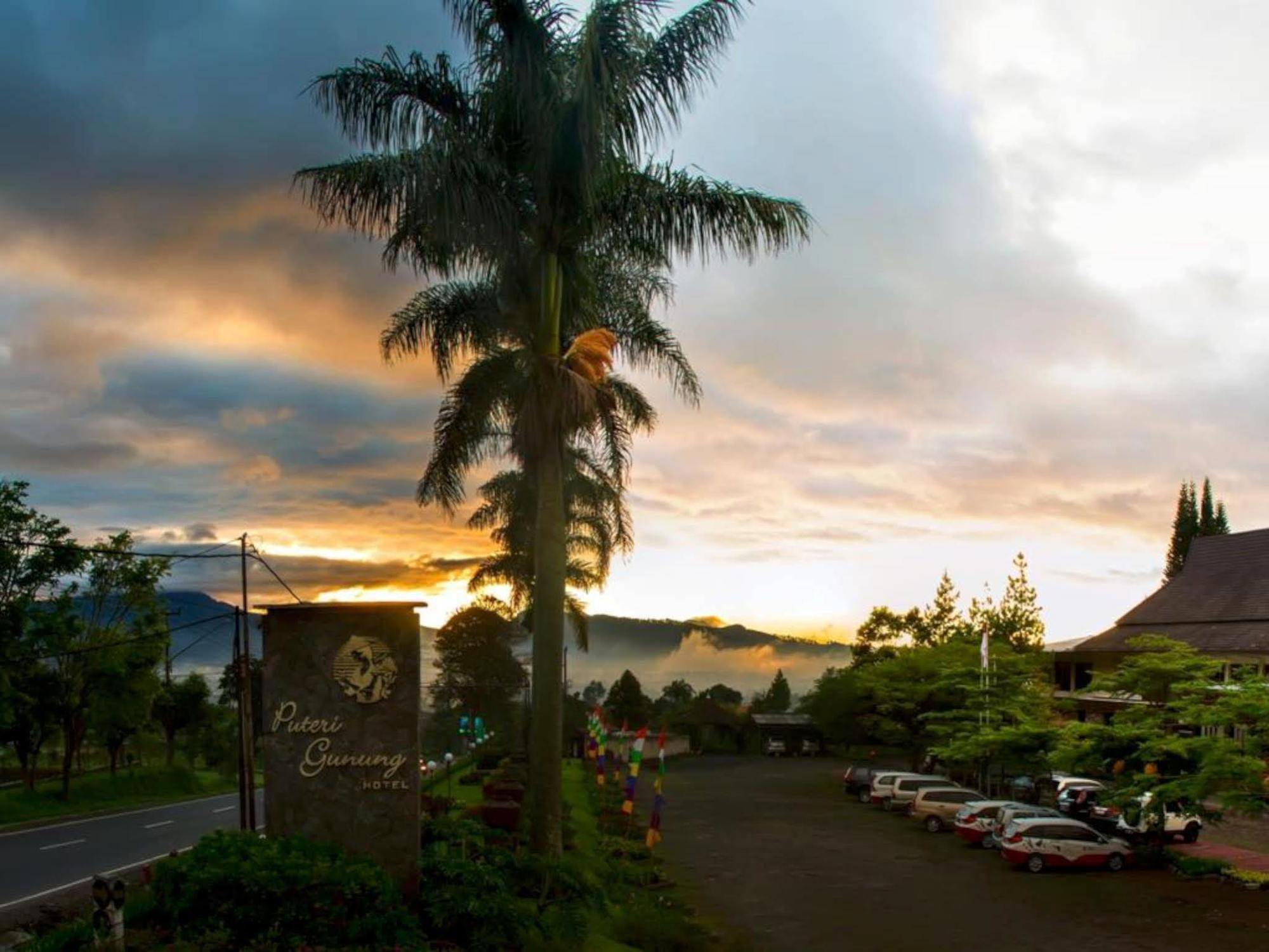 Puteri Gunung Hotel Lembang Buitenkant foto